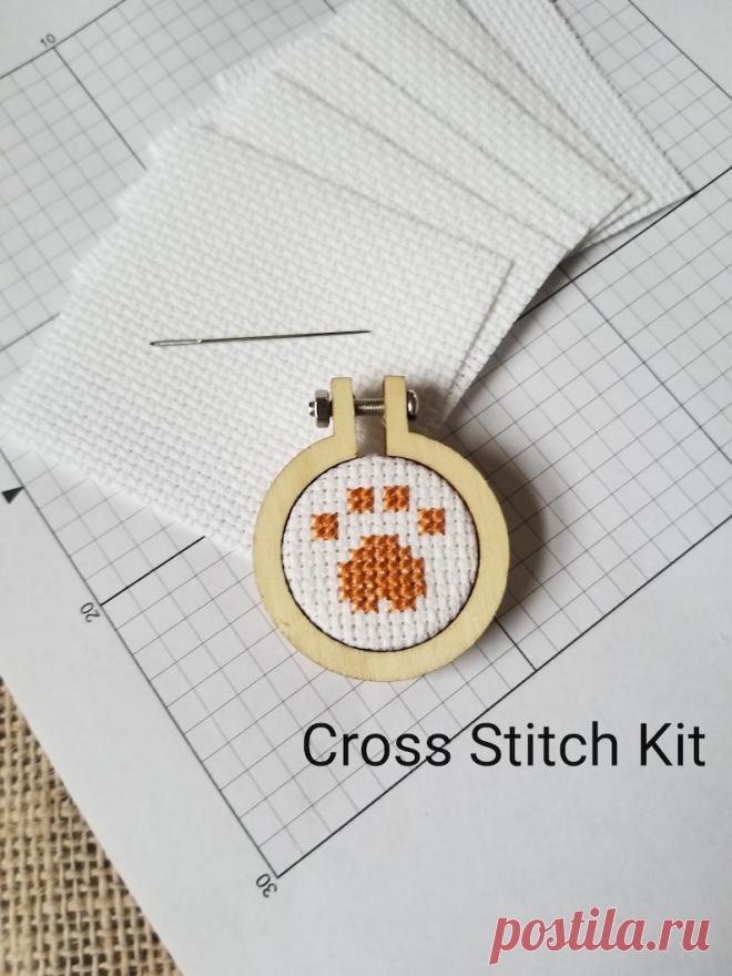 Counted Cross Stitch Kit Paw Print Mini - Etsy España