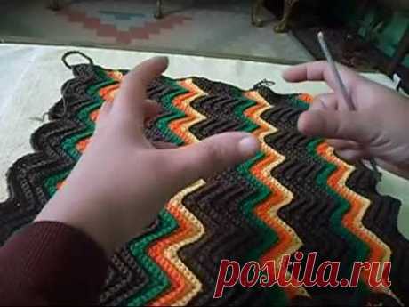 شرح شنطة كروشيه بغرزة الزجزاج مع أم القمرين جزء 1 how to crochet a hand bag