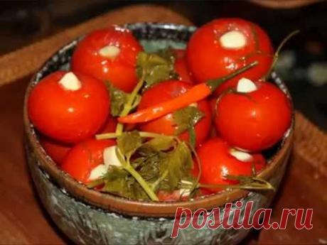 Помидоры в собственном соку с чесноком и перцем