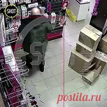 Экс-кандидат в мэры российского города украл секс-игрушки на 600 тысяч рублей. Экс-кандидат в мэры Красногорска дважды за десять дней совершил кражу в одном и том же секс-шопе. Оба преступления попали на камеру видеонаблюдения. Владельцы магазина обратились в полицию, но через семь часов после второй кражи он сам явился в участок с коробкой, набитой секс-игрушками, и во всем сознался.