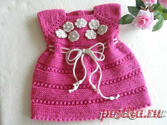Платье спицами для новорожденной девочки
Как вязать: http://prjaga.ru/vyazanie-dlya-detej/platye-sarafan/plate-spicami-dlya-novorozhdennoj-devochki