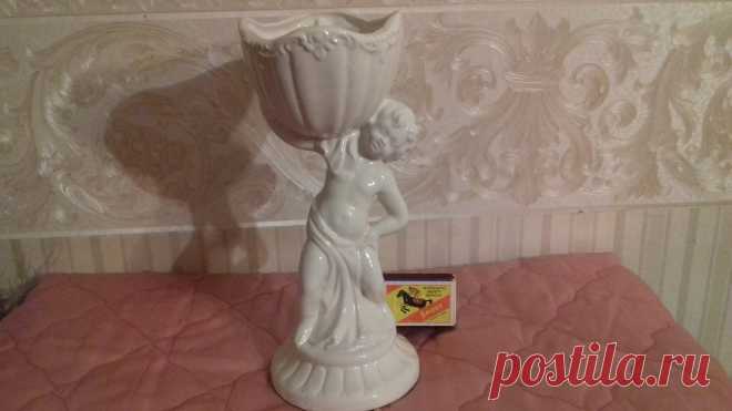 Vāze, trauks Labā stāvoklī, ražots Italijā, augstums 24 cm