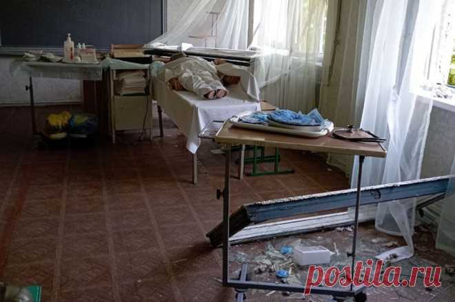 В шаге от Авдеевки. Как учатся под обстрелами студенты-медики из Макеевки. Среди студентов медколледжа в Макеевке есть те, кто выступил на защите ДНР с первых дней спецоперации. А педагоги даже под непрекращающимися обстрелами передают знания будущим медикам.