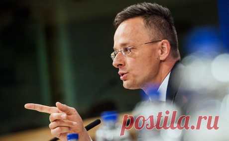 В Венгрии согласились оплатить поставки военного снаряжения на Украину. Венгрия не будет посылать на Украину оружие, но может оплатить поставки нелетального военного снаряжения, сообщил венгерский министр иностранных дел и внешнеэкономических связей Петер Сийярто после неформального совещания глав МИД стран Евросоюза.