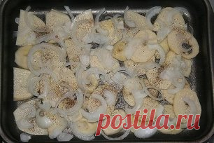 МЯСНАЯ ЗАПЕКАНКА. Любимый рецепт моей мамы. Ни одно торжество не 
обходилось без этого блюда!
Просто вкусно...
Ингредиенты:
картофель (6шт),
фарш свинина+говядина (400г),
грибы (100-150г),
лук (1шт),
сметана (1 стакан),
яйцо,
чеснок (2 дольки),
соль, перец.
Приготовление:
Приготовление: Картофель очистить и нарезать тонкими ломтиками. Лук 
порезать полукольцами. Грибы порезать небольшими кубиками, смешать с 
фаршем и приправить солью и перцем.
Для заправки: сметану смешать с пропущенным через пр