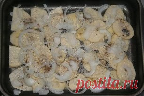МЯСНАЯ ЗАПЕКАНКА. Любимый рецепт моей мамы. Ни одно торжество не 
обходилось без этого блюда!
Просто вкусно...
Ингредиенты:
картофель (6шт),
фарш свинина+говядина (400г),
грибы (100-150г),
лук (1шт),
сметана (1 стакан),
яйцо,
чеснок (2 дольки),
соль, перец.
Приготовление:
Приготовление: Картофель очистить и нарезать тонкими ломтиками. Лук 
порезать полукольцами. Грибы порезать небольшими кубиками, смешать с 
фаршем и приправить солью и перцем.
Для заправки: сметану смешать с пропущенным через пр