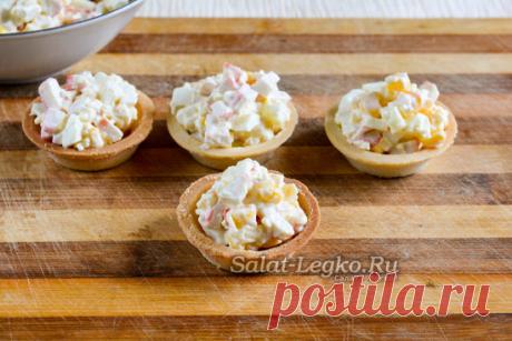 Тарталетки с крабовыми палочками, сыром и яйцом