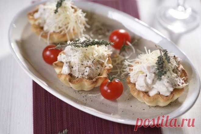 Жюльен с курицей и сыром в тарталетках, рецепт — Вкусо.ру