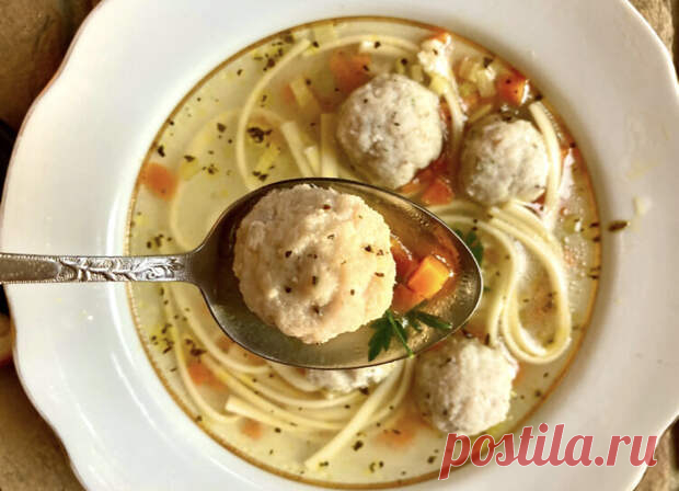 «Живительные» зимние супы. Три рецепта с рыбой - Будет вкусно - 15 декабря - 43145679235 - Медиаплатформа МирТесен Три очень вкусных рецепта, чтобы согреться зимой или «проснуться» после длинных праздников. Суп с нежнейшими рыбными фрикадельками Это просто суп с рыбными фрикадельками… Но с очень нежными, практически невесомыми! Ингредиенты на 2.5 литра воды (или рыбного бульона): ✔️ 300 грамм филе минтая; ✔️ - 15 декабря - 43145679235 - Медиаплатформа МирТесен