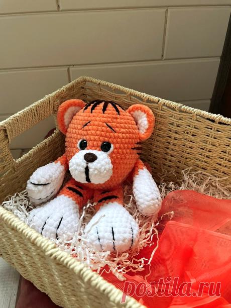 PDF Тигрята крючком. FREE crochet pattern; Аmigurumi animal patterns. Амигуруми схемы и описания на русском. Вязаные игрушки и поделки своими руками #amimore - тигр из плюшевой пряжи, плюшевый тигрёнок, котик, кот, кошечка, кошка, котенок.