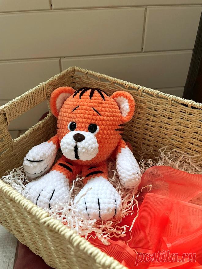 PDF Тигрята крючком. FREE crochet pattern; Аmigurumi animal patterns. Амигуруми схемы и описания на русском. Вязаные игрушки и поделки своими руками #amimore - тигр из плюшевой пряжи, плюшевый тигрёнок, котик, кот, кошечка, кошка, котенок.