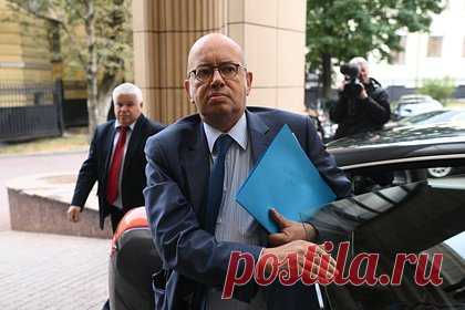 МИД России вызвал французского посла. МИД России вызвал французского посла Пьера Леви из-за оказания Парижем военной помощи Киеву. В министерстве обратили внимание на возникающие угрозы вследствие увеличения поставок вооружений и техники украинской стороне, наращивания учебно-тренировочных программ по подготовке военных Францией.