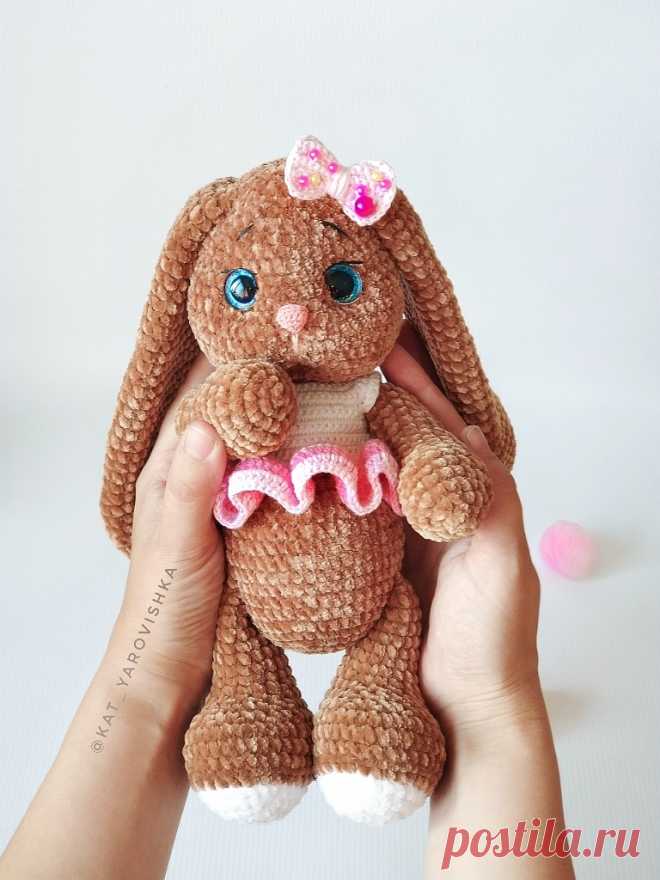 PDF Плюшевый Заяц. FREE amigurumi crochet pattern. Бесплатная схема и описание для вязания амигуруми крючком. Игрушки своими руками! Зайка, зайчик, кролик, rabbit, hare, bunny liebre, conejito, coelhinho lebre, lièvre, lapin hase, zając. #амигуруми #amigurumi #amigurumidoll #amigurumipattern #freepattern #freecrochetpatterns #crochetpattern #crochetdoll #crochettutorial #patternsforcrochet #вязание #вязаниекрючком #handmadedoll #рукоделие #ручнаяработа #pattern #tutorial #häkeln #amigurumis #diy