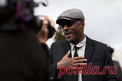 Популярный актер рассказал о проблемах с психикой из-за нездоровых привычек. Британский актер Идрис Эльба признался, что около года лечится у психотерапевта из-за трудоголизма, который считает нездоровой привычкой. Он рассказал, что не умеет отвлекаться от работы и предпочитает проводить свободное время в студии за ноутбуком, а не с семьей дома.