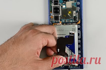 Складной флагман Samsung оказался неремонтопригодным