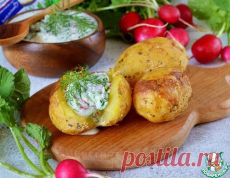 Запеченный молодой картофель с легким соусом – кулинарный рецепт