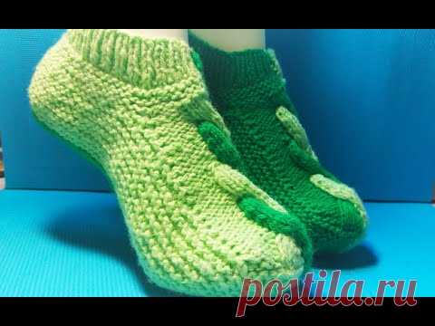 #574 ТАПОЧКИ СПИЦАМИ С КОСОЙ РАЗНОЦВЕТНЫЕ. МАСТЕР КЛАСС.