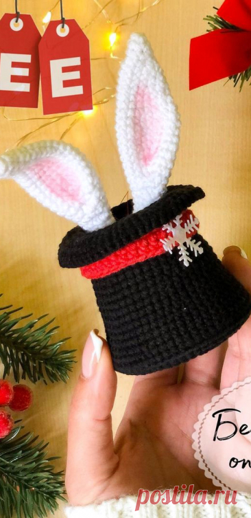 PDF Кролик в шляпе крючком. FREE crochet pattern; Аmigurumi animal patterns. Амигуруми схемы и описания на русском. Вязаные игрушки и поделки своими руками #amimore - маленький кролик на ёлку, заяц, зайчик, зайчонок в шляпе, зайка, крольчонок, ёлочная игрушка к Новому году.