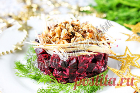 Салат из свеклы с черносливом, копченым сыром и грецкими орехами