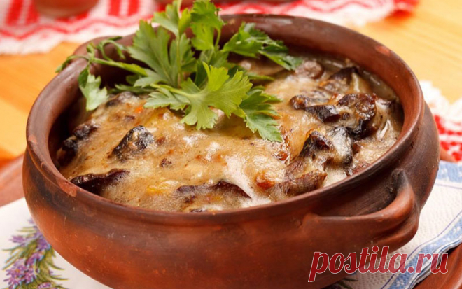 Мясо в горшочке с картофелем и сыром