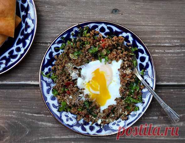 Завтрак с помидорами и бараниной по-арабски | Вкусный год с Анной Людковской