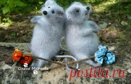 Пушистики Ольги Мареевой - У нас так Пушистики Ольги Мареевой Ольга Мареева из Калуги создает замечательные вязаные игрушки — животных из шерстяных пушистых ниток. Проволока внутри лапок создает животным форму, а расчесанная в нужном направлении шерсть...