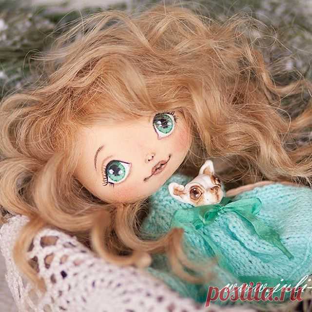 Ну все 🙈Теперь буду спамить фото этой девочки. И сидя, и лёжа, и портрет крупным планом. 
Ну не могу я выбрать одно фото. А уж сама фотосессия сколько длится 😂😂😂Как у самой настоящей модели!
Хотя малышка в коротком платье без рукавов 👗..... У меня почему-то с ней связаны новогодне-зимние ассоциации 🎄
.......................................
Подробное описание под первым фото!
Девочка продаётся! На неё супер-цена ✨✨✨
2500 руб. вместо 4000 руб.
Это бомба 💥💥💥💥