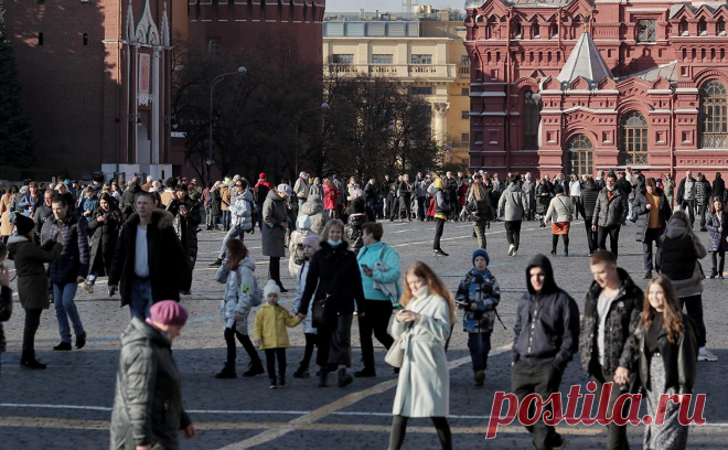 В ВШЭ оценили долю «финансово неустойчивых» домохозяйств. Более 62% российских домохозяйств имеют признаки финансовой неустойчивости — у них нет сбережений или на кредиты уходит более 30% дохода, оценили в НИУ ВШЭ. Их доля растёт на фоне снижения уровня бедности до рекордного минимума