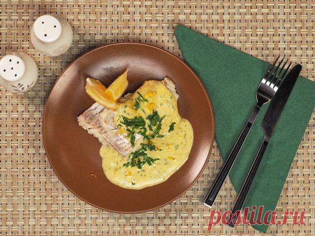 Рыба под польским соусом – пошаговый рецепт приготовления с фото Рыба под польским соусом очень сытное блюдо, которым можно накормить большую семью. Готовится просто из доступных продуктов — трески, овощей, масла, яиц и муки.