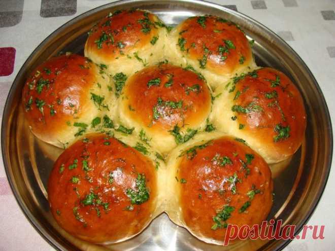 БУЛОЧКИ С ЧЕСНОКОМ 

Булочки-пампушки с чесноком - делаются небольшого размера . Их можно подавать вместо хлеба как к первым, так и вторым блюдам. Пампушки с чесноком идеально подходят к борщу.
 Ингредиенты для булочек-…