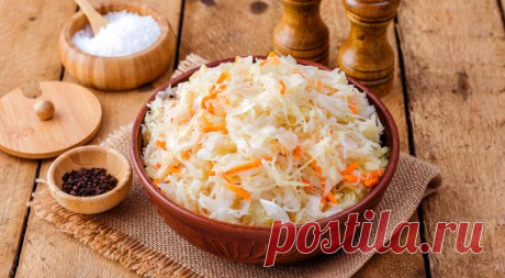 8 рецептов квашеной капусты в банке: как квасить капусту, чтобы она хрустела. Видео-рецепт Квашеная капуста на зиму  традиционное русское блюдо. С наступлением первых заморозков наступает самое лучшее время для приготовления квашеной капусты. Но у каждого свои рецепты. Поделимся и секретами, и технологией приготовления любимой квашенной ка