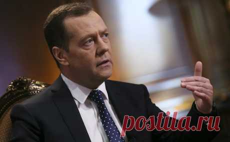 Медведев назвал публикации о «Северных потоках» «низкорейтинговой шнягой». Серия публикаций, которые в последние сутки появились в западных СМИ, направлена на то, чтобы «отмазать киевский режим», поскольку европейцам не нравится энергетический кризис и падение уровня жизни, считает Медведев