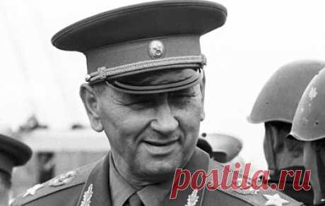&quot;Есть такая профессия — Родину защищать!&quot; К юбилею министра обороны СССР Андрея Гречко. 120 лет назад родился Андрей Антонович Гречко, Маршал Советского Союза, министр обороны СССР. Ему приписывают авторство крылатой фразы из кинофильма &quot;Офицеры&quot;, инициатором съемок которого он стал. В судьбе военачальника, как и главного героя фильма, отразилась история Советского государства и его вооруженных сил
