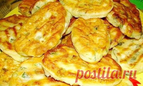 Вкус – потрясающий, готовка – моментальная! САМЫЕ ЛЕНИВЫЕ ПИРОЖКИ с ЯЙЦОМ И ЗЕЛЁНЫМ ЛУКОМ*********

Яйца — 2 шт. сырых и 2 шт. варёных
Кефир — 0,5 л
Сметана –- 0,5 стакана
Соль, перец — по вкусу
Мука
Разрыхлитель теста
Зелёный лук
