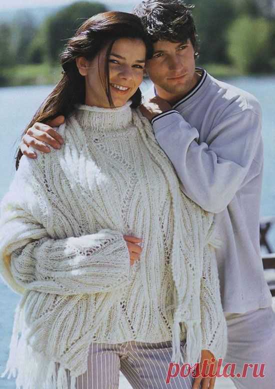 Женский вязаный спицами свитер и вязаный палантин с узором из зигзагов