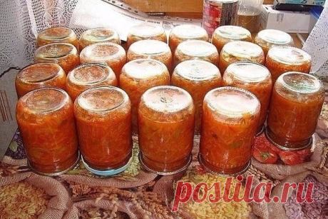 НЕОБЫКНОВЕННО ВКУСНОЕ ЛЕЧО!  
 
Началась пора заготовок.  
 
ЛЕЧО - 3 кг помидор, 1 кг перца, 1 кг моркови, 1 кг лука, 1 стакан сахара, 3 ст. л. соли, 300 мг растительного масла, 1 ч. л. хмели-сунели, пучок петрушки, 1 ст. л.уксуса 9% .  
 
Помидоры пропустить через мясорубку, поставить на плиту, кипятить 20 мин. Перец, лук порезать, морковь натереть на крупной терке.  
 
Затем соль, сахар, масло, овощи, хмели - сунели, петрушку добавляем в томаты и тушим с момента закипан...