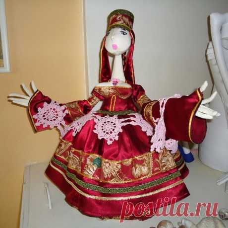 Декоративная кукла на чайник