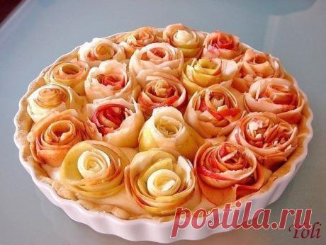 Яблочный пирог с розочками.