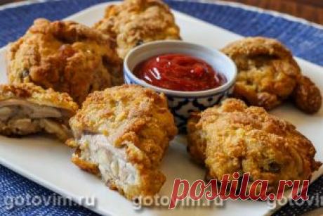 Жареная курочка как в KFC. Рецепт с фото Рецепт жареной курицы как в KFC не так уж засекречен, как может показаться. В сети можно найти сразу несколько вариантов, и я решила один из них опробовать на своей кухне. Нам понравилось, хотя понятно, что это рецепт не для тех, кто на диете. Курица получилась сочной с аппетитно хрустящей корочкой.

