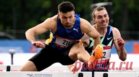 Поражения Шубенкова и Савлукова, осечка Кнороз и двойной триумф Макаренко: чем запомнился «Мемориал Знаменских». Сергей Шубенков впервые с Олимпиады в Токио остался без медали на соревнованиях. Бывший чемпион мира занял лишь четвёртое место в забеге на 110 м с барьерами на «Мемориале имени братьев Знаменских» в Москве. Вторую победу в сезоне на этой дистанции одержал Артём Макаренко, а его жена Кристина привычно первенствовала на гладкой стометровке у женщин. Савелий Савлуков в беге на 400 м…