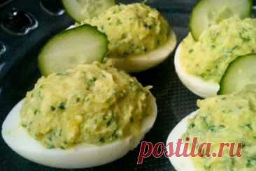 Яйца, фаршированные огурцами — Домашняя кулинария