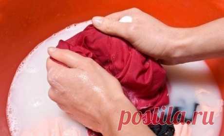 40 способов удаления различных пятен.
Добавляем себе на стену, чтобы не потерять!
1. Изделия из искусственных шелковых тканей нельзя сразу, без пробы, чистить такими средствами, как ацетон, перекись водорода, щавелевая, уксусная и лимонная кислота.
Показать полностью…