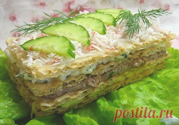 Закусочный торт из вафельных коржей с консервами | Печем и варим