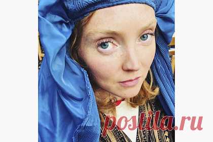 Модель обругали за фото в мусульманской одежде на фоне событий в Афганистане. Британская модель и актриса Лили Коул поделилась снимками в мусульманской одежде и подверглась критике в соцсетях. Манекенщица опубликовала фотографии, на которых она запечатлена в бурке. Пользователи сети обругали ее за такой пост. По их мнению, публиковать фото в бурке неприемлемо на фоне происходящего в Афганистане.