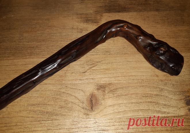 Трость из дерева. 19 век. Текстура дерева. Металлические вставки. Размер : 810 х 120 х 20 (30) мм.

Цена : 12 000 руб. 

Купить :