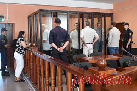 В Белоруссии назначили тюремный срок политологам по делу о захвате власти. В Белоруссии суд назначил тюремный срок для Григория Костусева, Александра Федуты и Юрия Зенковича, обвиняемых по делу о заговоре с целью захвата власти. Сообщается, что суд Минского района вынес приговор трем политологам. Помимо этого, также названо место отбывания наказания.