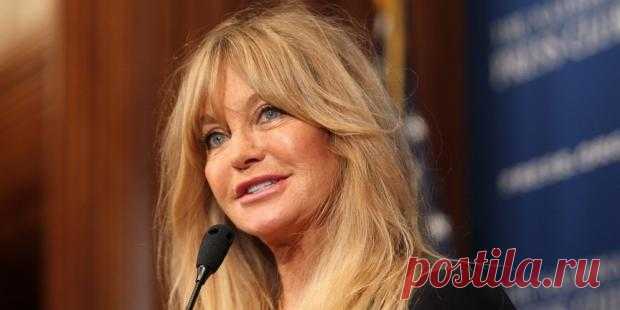 Голди Хоун: лучшие выходы актрисы в купальниках