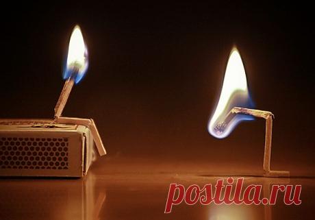 Сказка о Ненужной Жертве
 Здесь занимают очередь на жертвоприношение?
 - Здесь, здесь! За мной будете. Я 852, вы – 853.
 - Ой, мамочки… Это когда же очередь дойдет?
 - Не беспокойтесь, тут быстро. Вы во имя чего жертву приносите?
 - Я – во имя любви. А вы?
 - А я – во имя детей. Дети – это мое все!
- А вы что в качестве жертвы принесли?
 - Свою личную жизнь. Лишь бы дети были здоровы и счастливы. Все, все отдаю им. Замуж звал хороший человек – не пошла. Как я им отчима в дом приведу? Раб