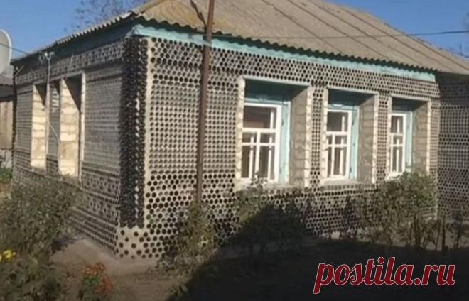 Дачница облицевала дом 5 000 тысячами бутылок и сократила расходы на отопление
