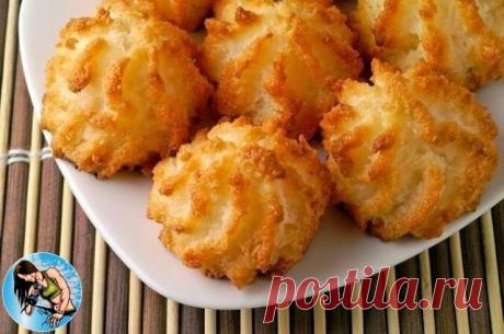 ПП печенье без муки
Итого на 100 грамм 216 ккал
Б/Ж/У 4.9 / 15.9 / 19.4
Ингредиенты:
Банан - 2 шт
Кокосовая стружка - 4 ст. л
Белок - 1 шт
Подсластитель - по вкусу
Приготовление:
Бананы порезать кусочками и измельчить вилкой или в блендере.
Добавлять понемногу кокосовую стружку, замешивая тесто до средней консистенции, чтобы держало форму, но не было слишком густым.
Взбить в крепкую пену 1 яичный белок, аккуратно перемешать с тестом, добиваясь однородной структуры. В белок...